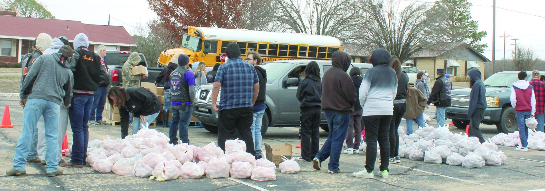 Henryetta Feed the Vet food distribution held